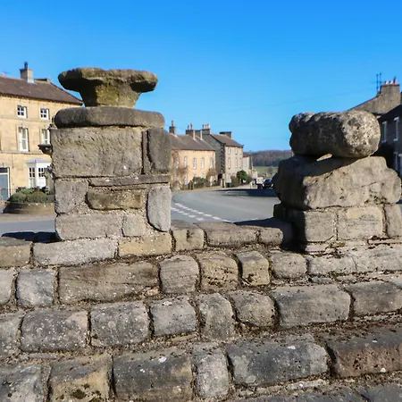 White Swan ليبرن